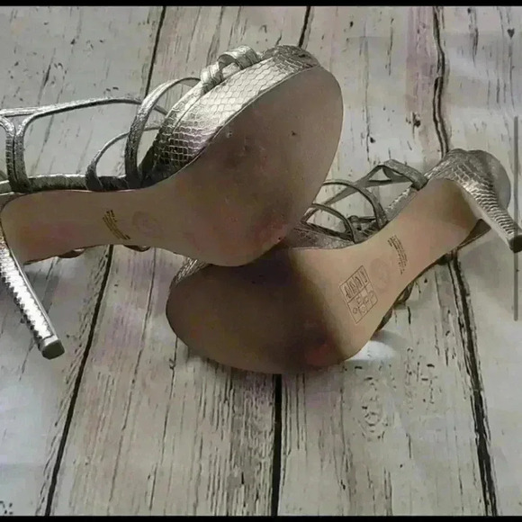 Michael Michael Kors Criss-Cross Strappy Platform Sandal in Silver Size 8.5 - Picture 5 of 7